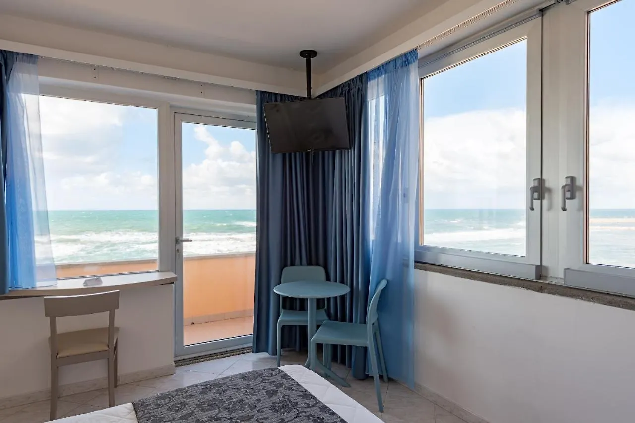 Hotel Il Delfino San Vincenzo 3*,  Italy