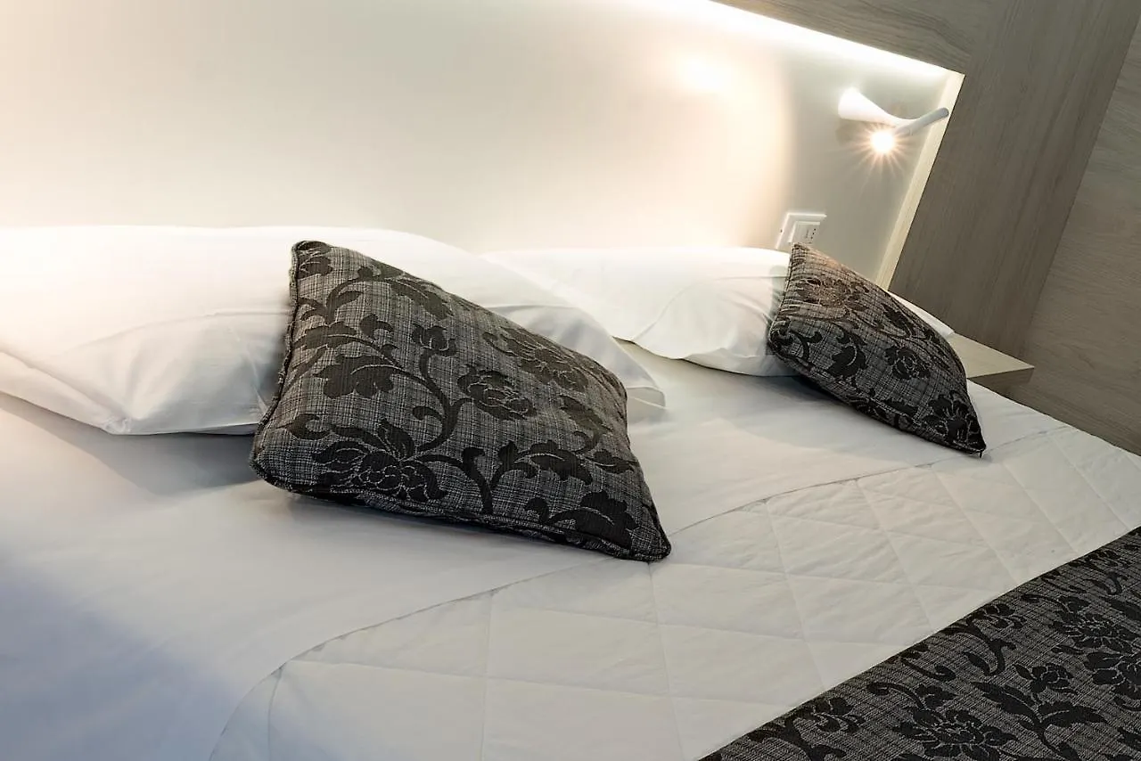Hotel Il Delfino San Vincenzo 3*,