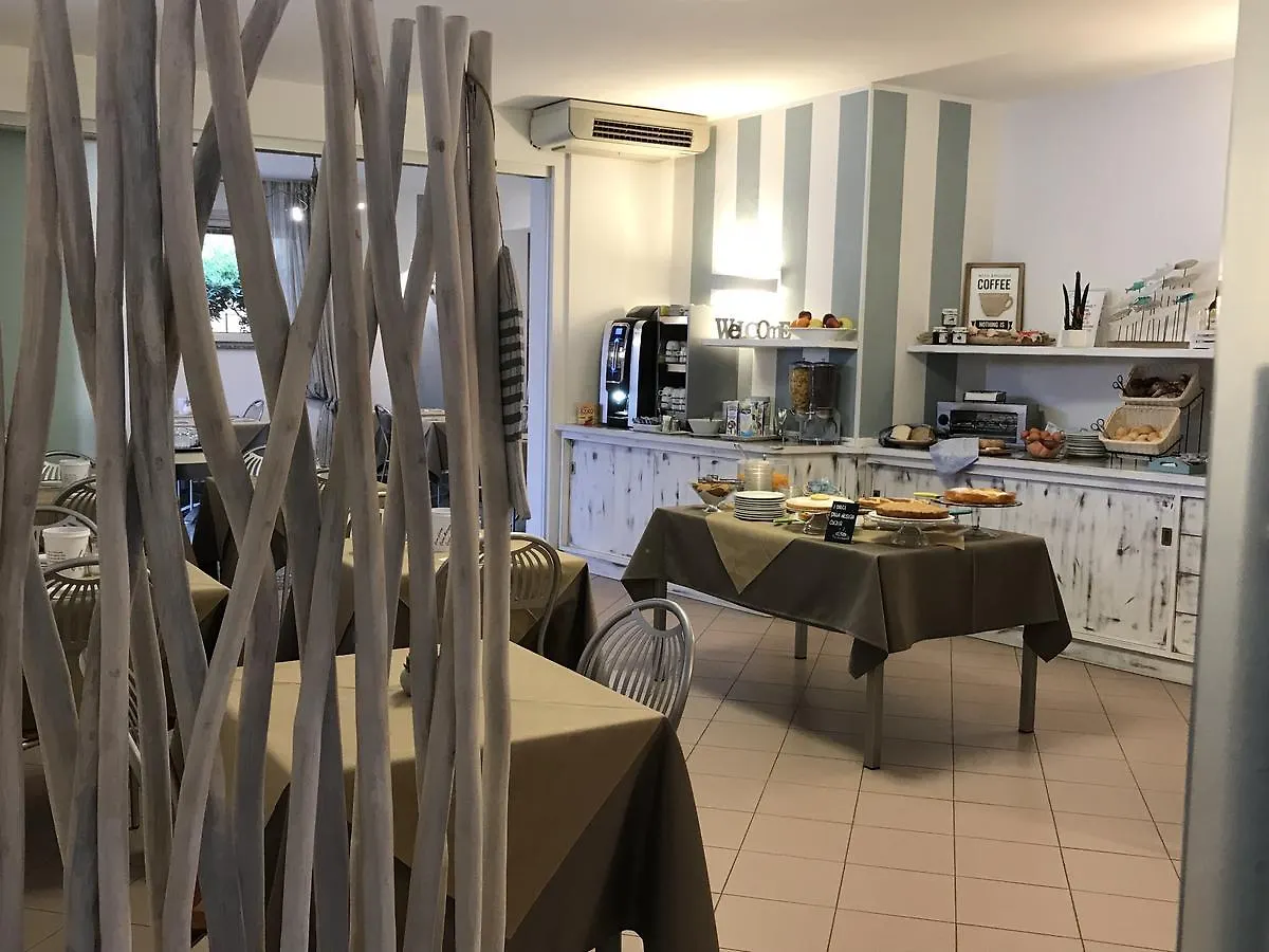 Hotel Il Delfino San Vincenzo 3*,
